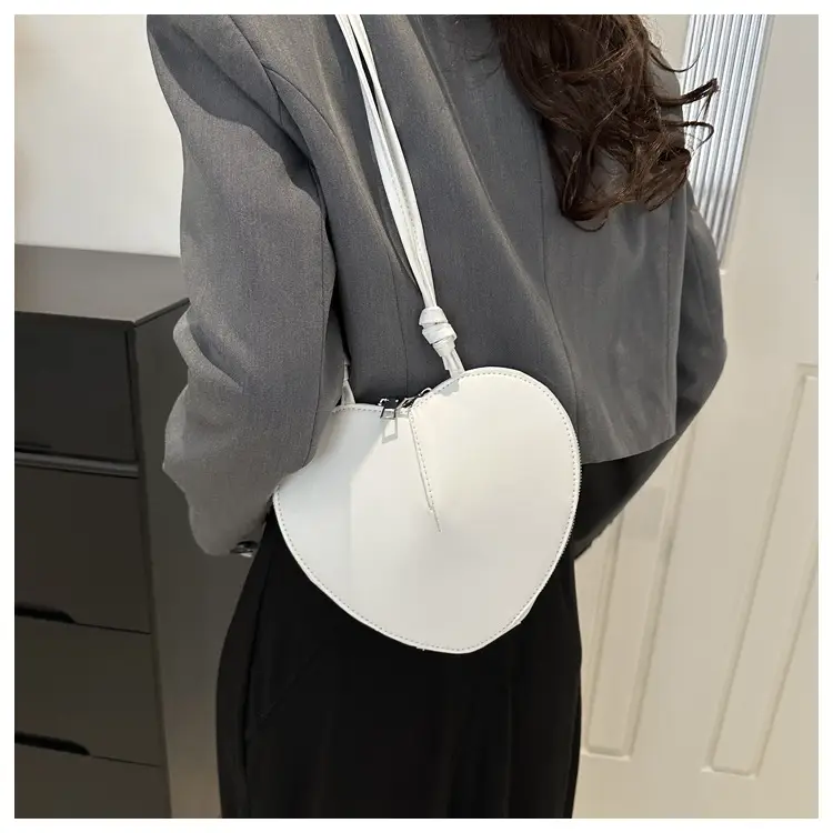 Heart Shaped Shoulder Bag Women's 2024 Spring — feature 25