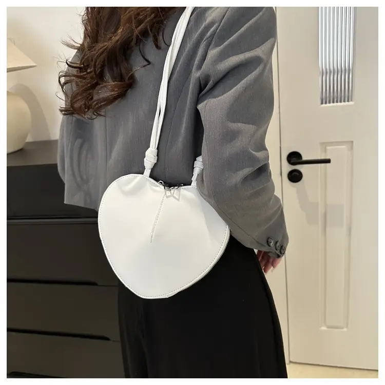 Heart Shaped Shoulder Bag Women's 2024 Spring — feature 26