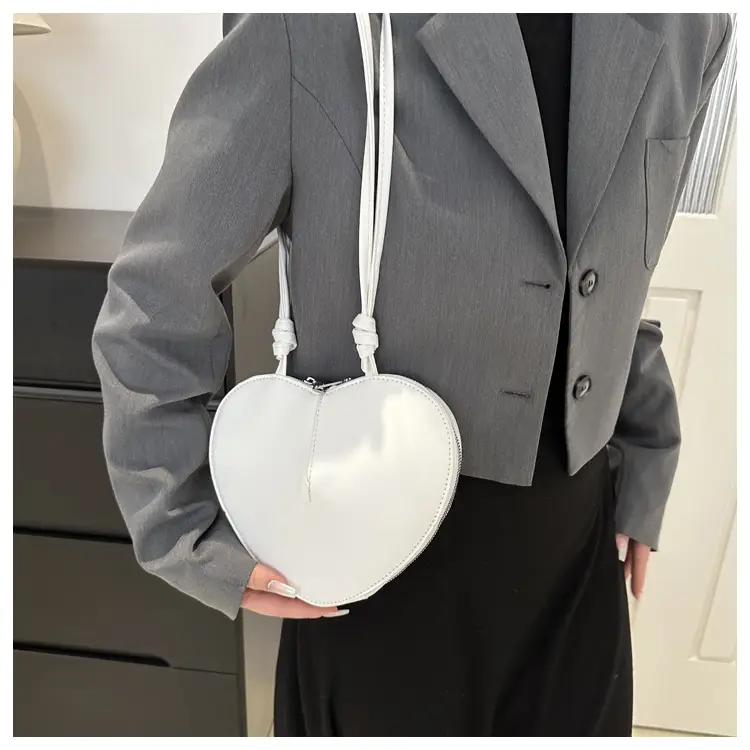 Heart Shaped Shoulder Bag Women's 2024 Spring — feature 27
