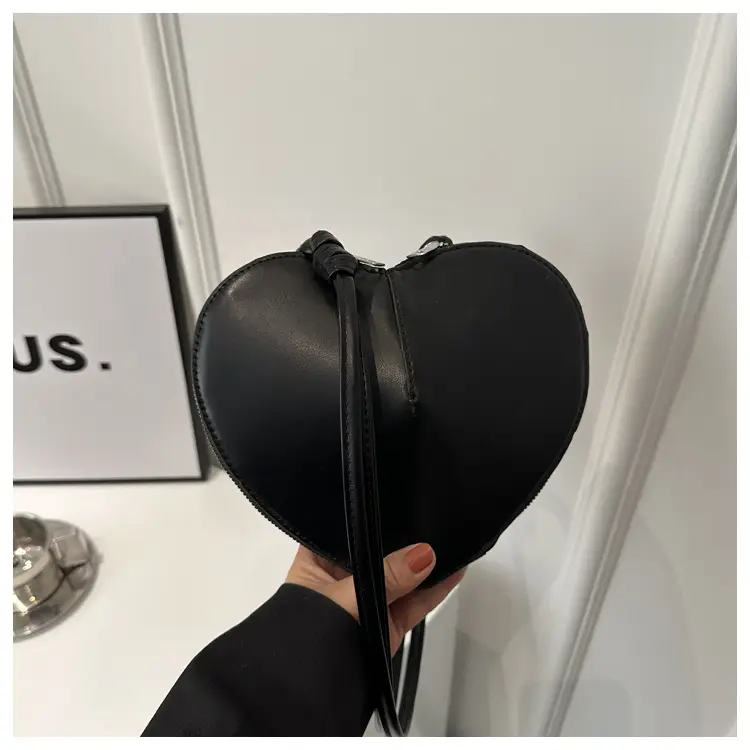 Heart Shaped Shoulder Bag Women's 2024 Spring — feature 30