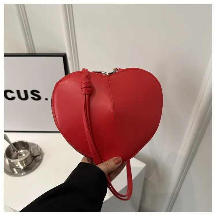 Heart Shaped Shoulder Bag Women's 2024 Spring - Image 3