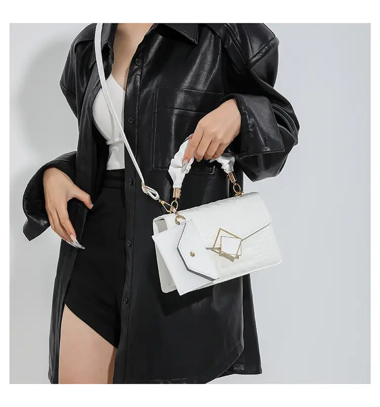 Women Korean Style White Quilted Shoulder Bag 2024 — feature 12