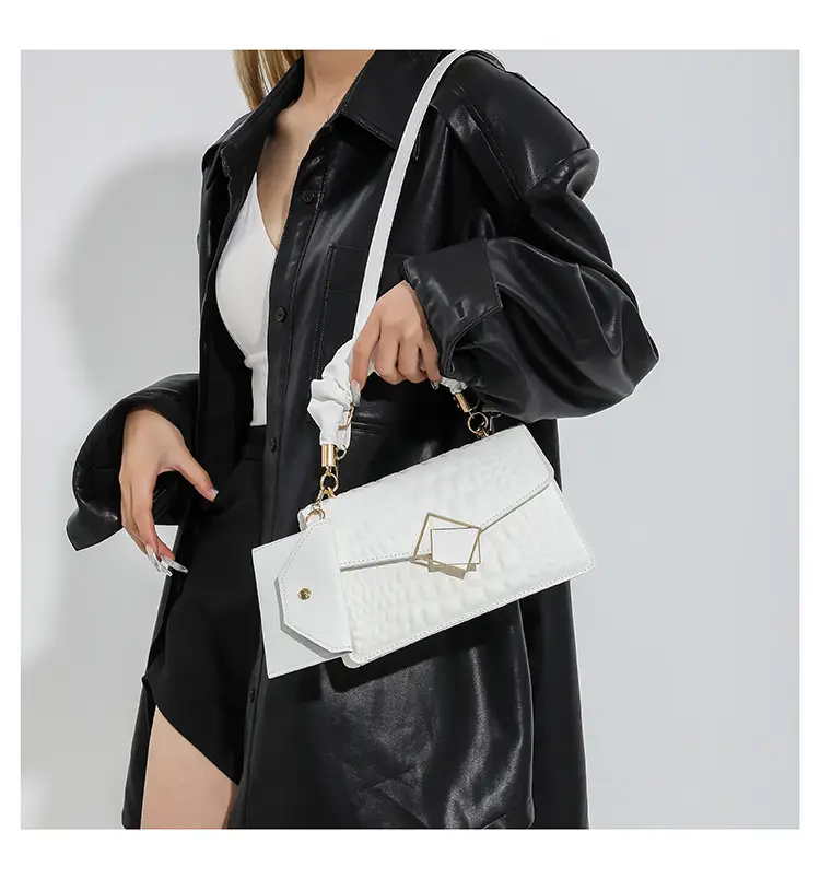 Women Korean Style White Quilted Shoulder Bag 2024 — feature 13