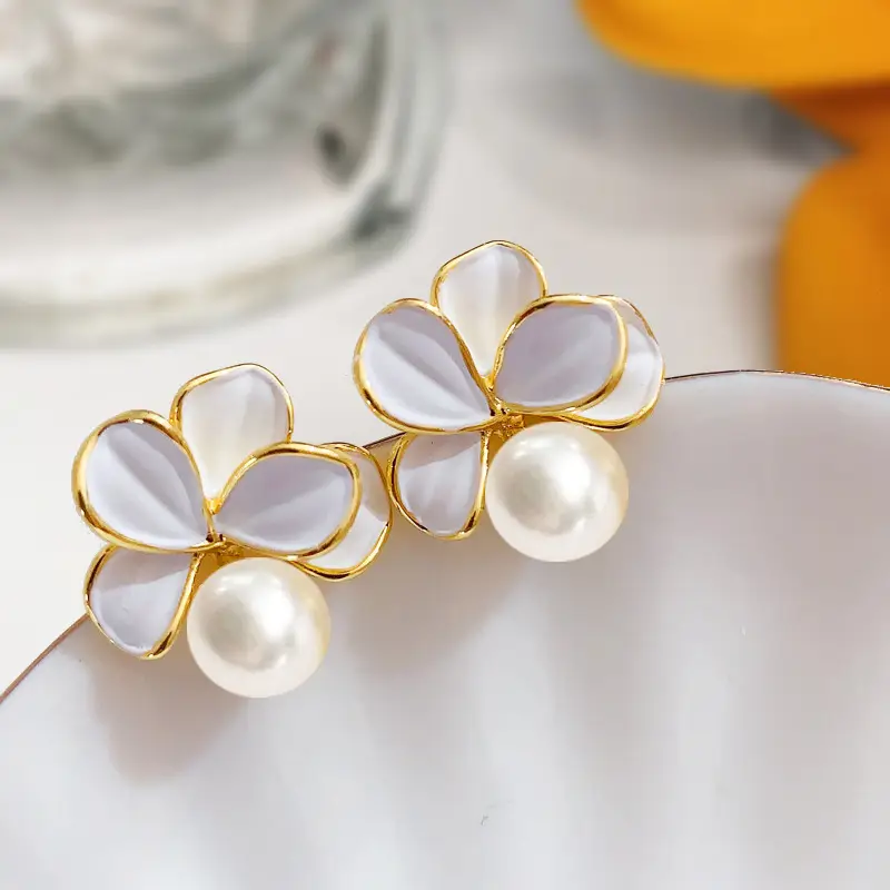 Butterfly Pearl Earrings Gold Plated White Pearl — feature 6
