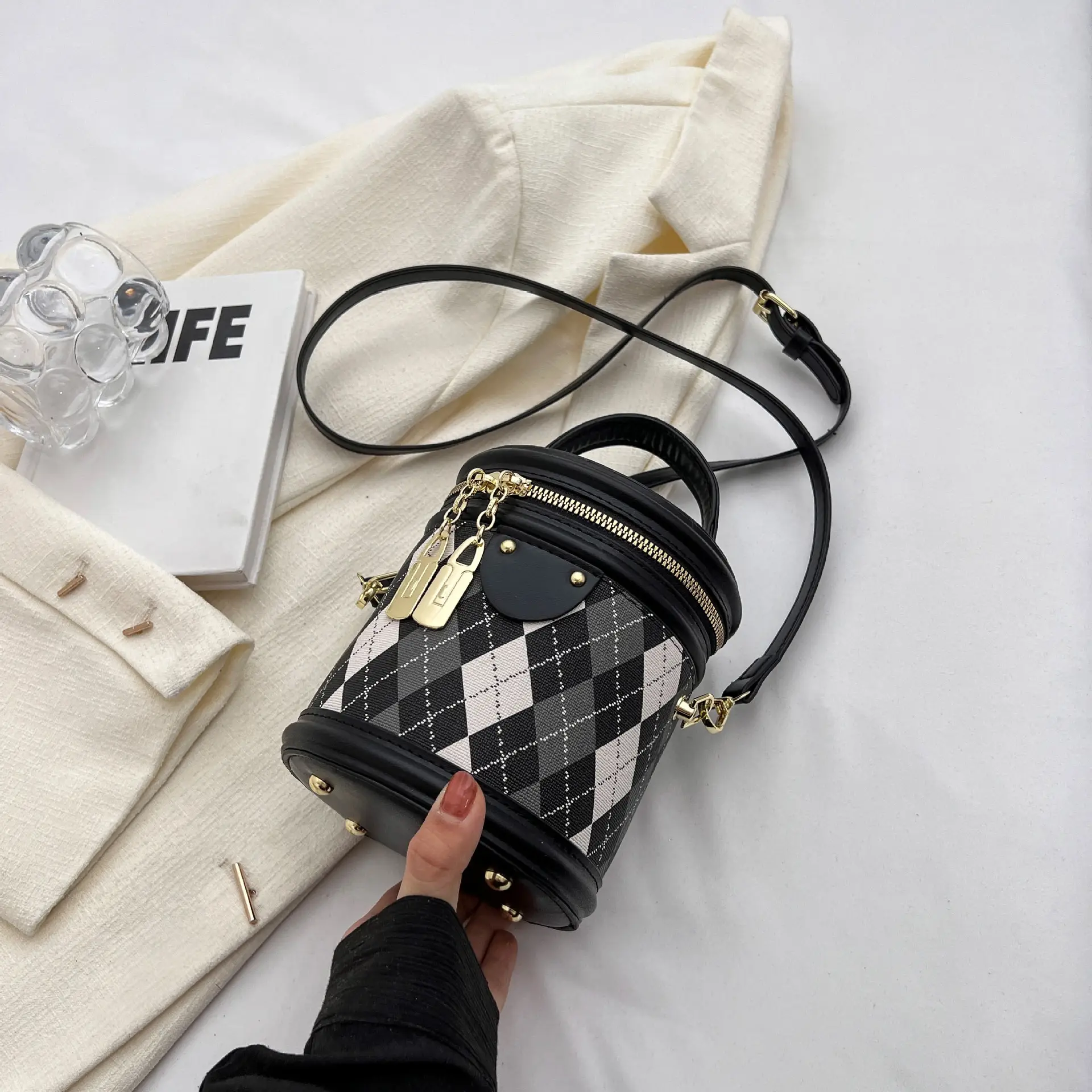 New Girl's Rhombus Shoulder Bag with Bunny Decor - Image 7