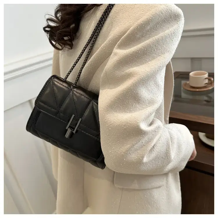 Women Rhombic Chain Shoulder Bag Pink Small Crossbody Phone Bag — feature 10