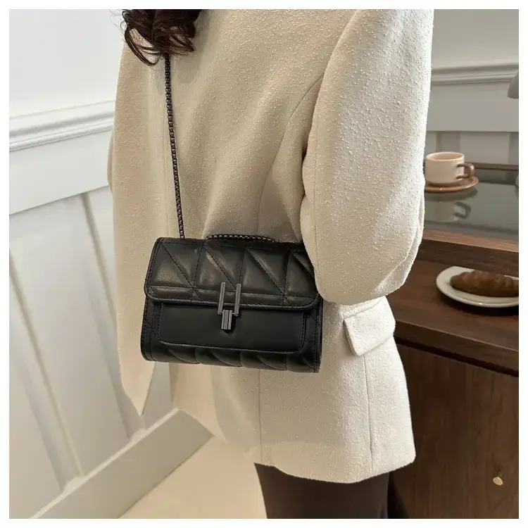 Women Rhombic Chain Shoulder Bag Pink Small Crossbody Phone Bag — feature 12