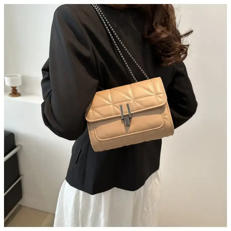 Women Rhombic Chain Shoulder Bag Pink Small Crossbody Phone Bag — feature 16