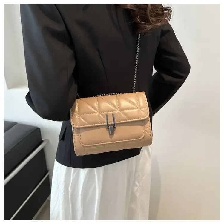 Women Rhombic Chain Shoulder Bag Pink Small Crossbody Phone Bag — feature 17
