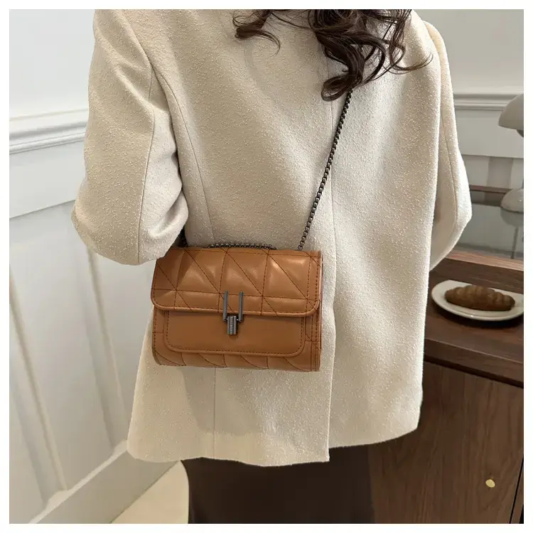Women Rhombic Chain Shoulder Bag Pink Small Crossbody Phone Bag — feature 9