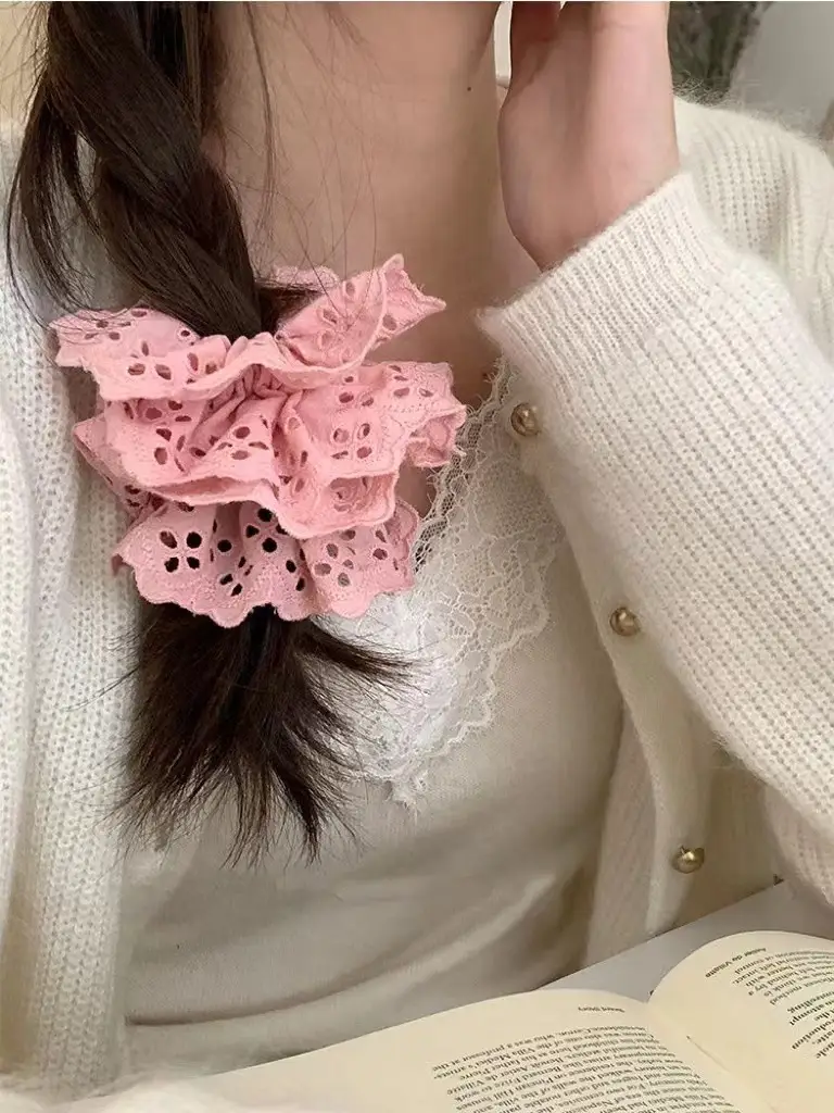 White Lace Hair Scrunchie with Pink Clamp — feature 9