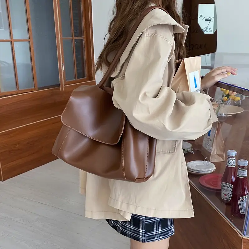 Women Retro Brown Large Shoulder Bag 2025 — feature 14