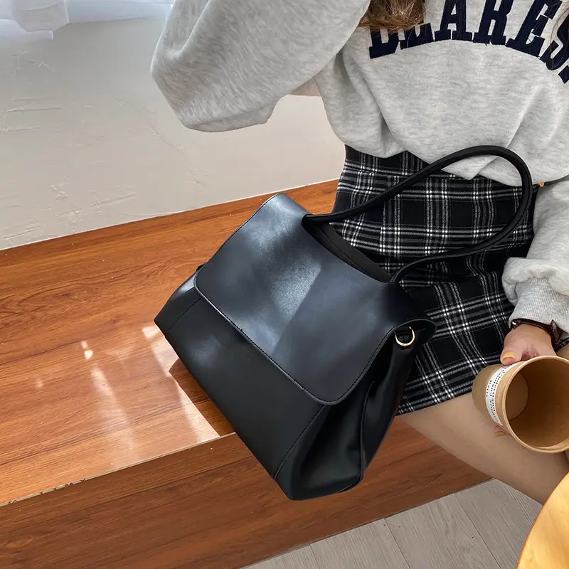 Women Retro Brown Large Shoulder Bag 2025 — feature 23