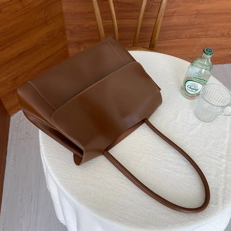 Women Retro Brown Large Shoulder Bag 2025 — feature 5