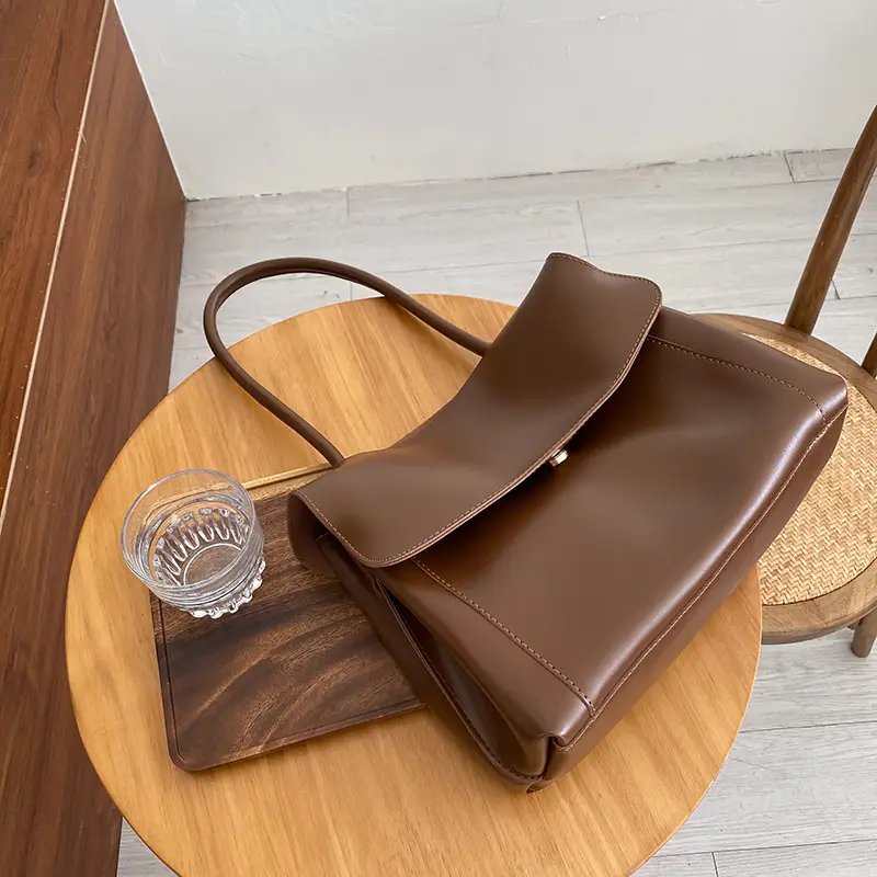 Women Retro Brown Large Shoulder Bag 2025 — feature 9
