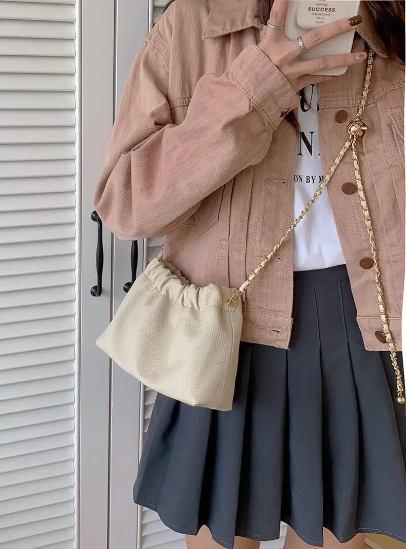 Trendy Women's Textured Chain Shoulder Bag New 2026 — feature 10
