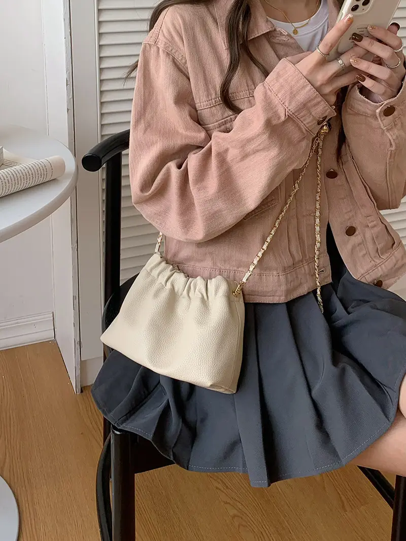 Trendy Women's Textured Chain Shoulder Bag New 2026 — feature 14