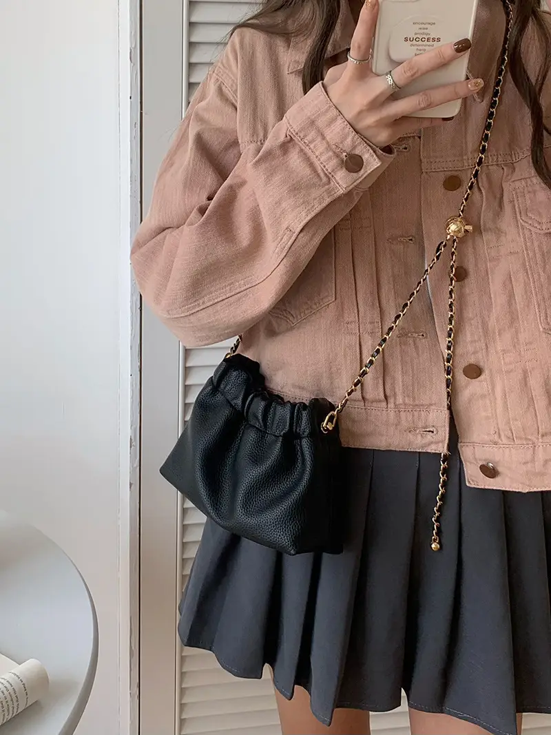 Trendy Women's Textured Chain Shoulder Bag New 2026 — feature 20