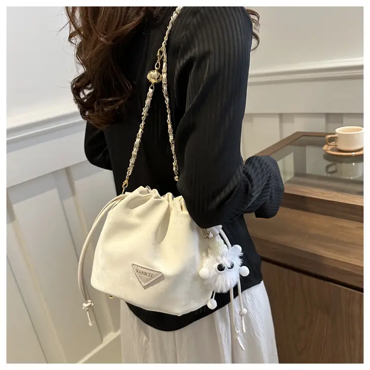 Black Pleated Bucket Bag Women Soft PU Drawstring Shoulder Crossbody 2024 — feature 10