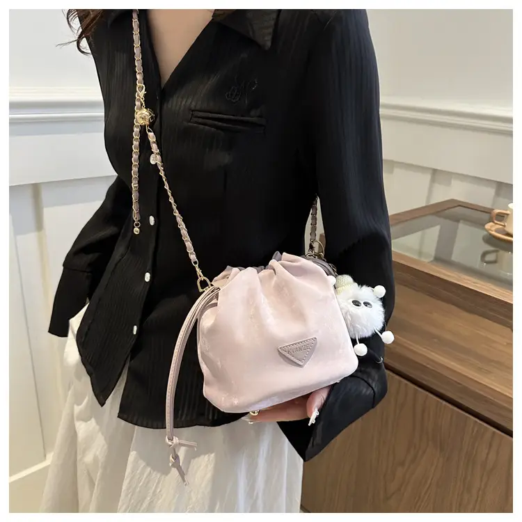 Black Pleated Bucket Bag Women Soft PU Drawstring Shoulder Crossbody 2024 — feature 16