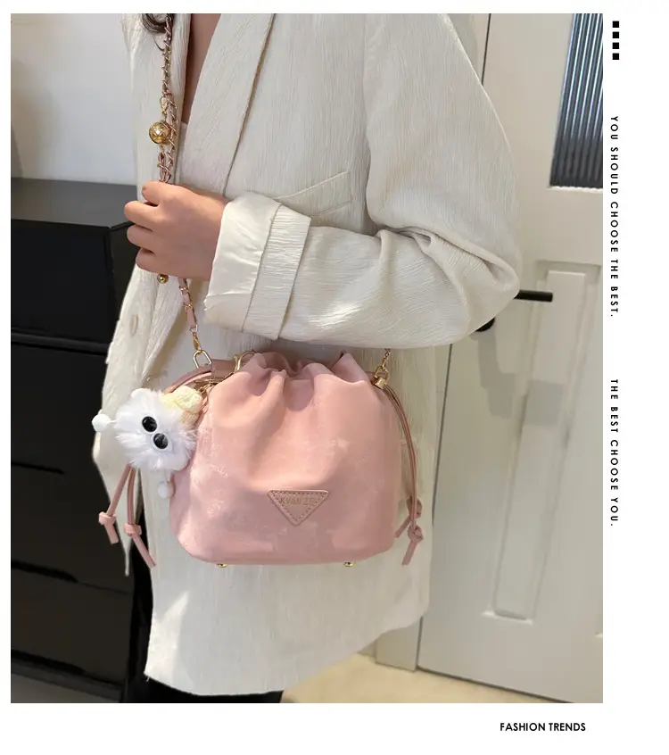 Black Pleated Bucket Bag Women Soft PU Drawstring Shoulder Crossbody 2024 — feature 2