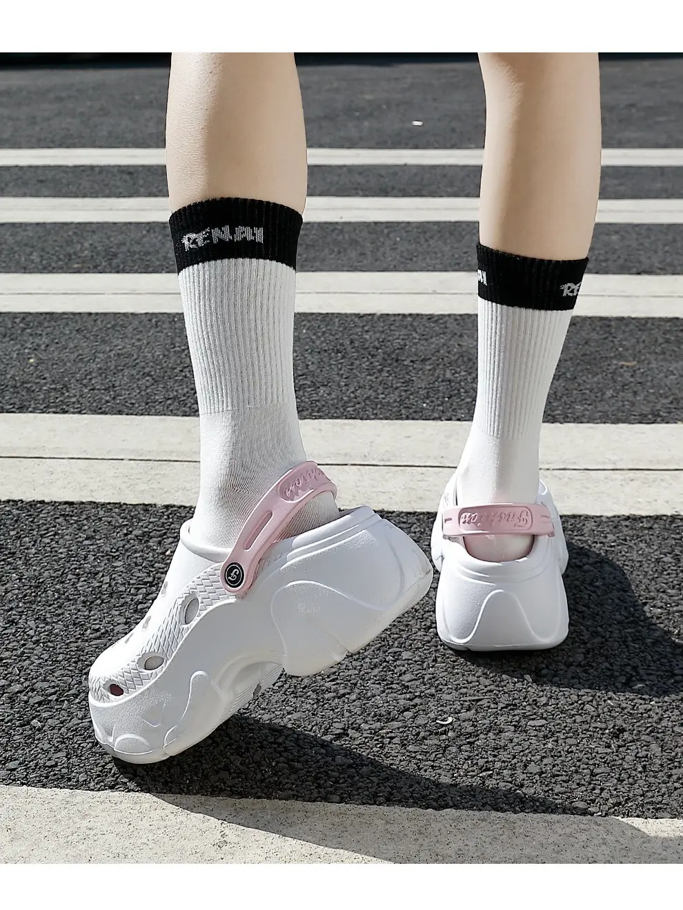 Summer Clogs for Women, Outdoor Wear, Thick-Soled, Comfortable and Versatile Casual Sandals, Breathable and Comfortable for Beach and Cross-Border Trade — feature 2