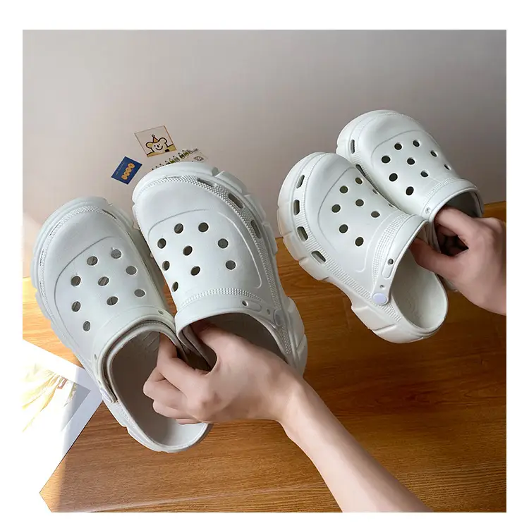 Cross-border new thick-soled 6cm parent-child hole shoes waterproof toe sandals summer outdoor beach hole shoes garden shoes — feature 13