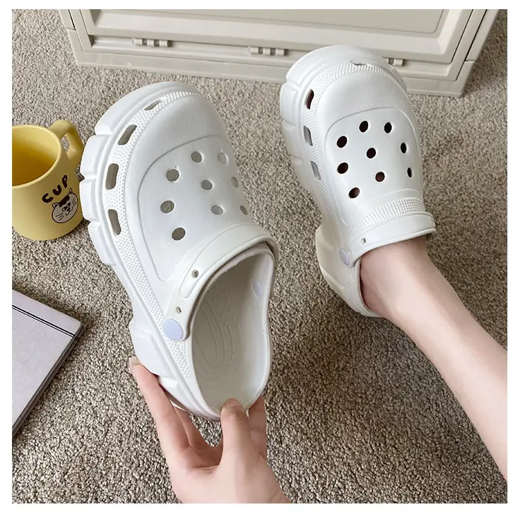 Cross-border new thick-soled 6cm parent-child hole shoes waterproof toe sandals summer outdoor beach hole shoes garden shoes — feature 37