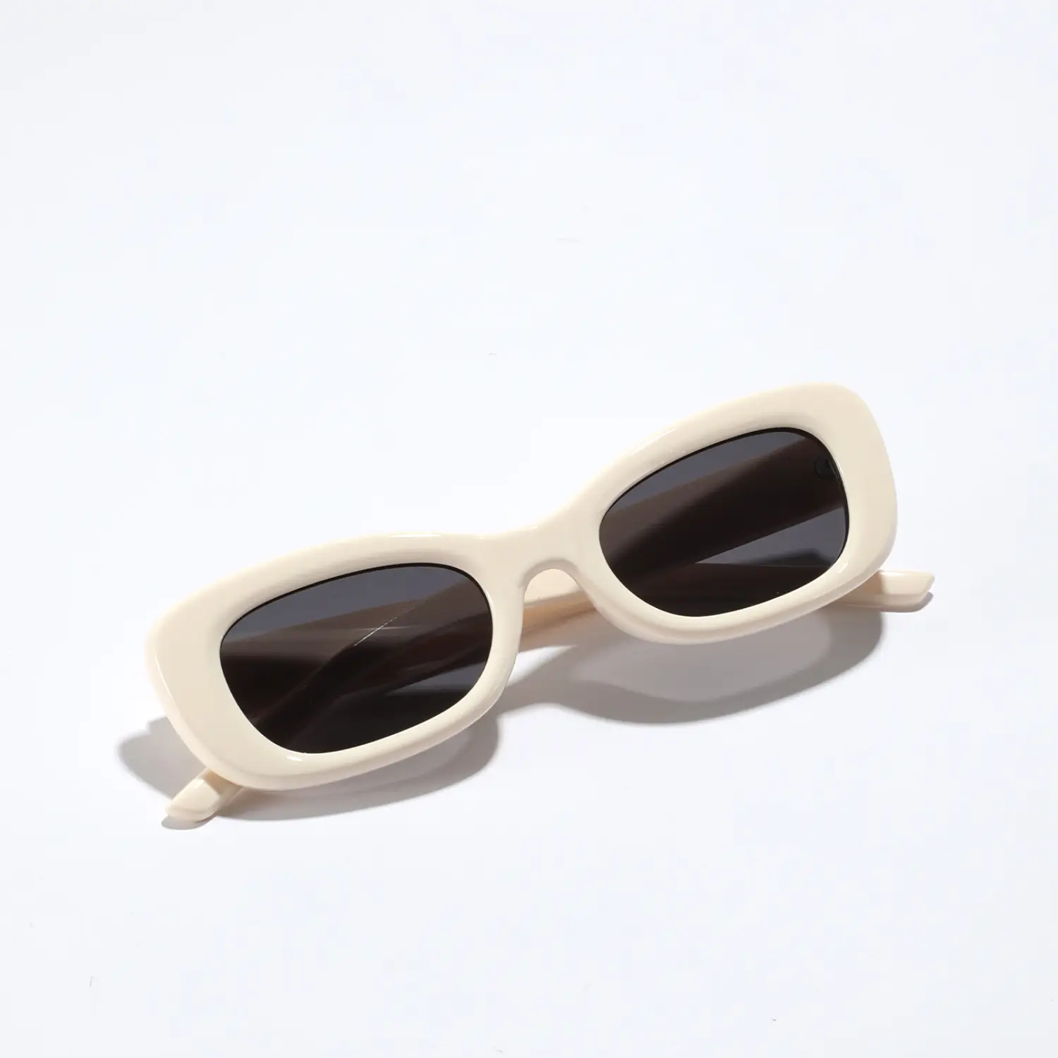 Men Rectangular Star Sunglasses with Rivet Frame - Image 7