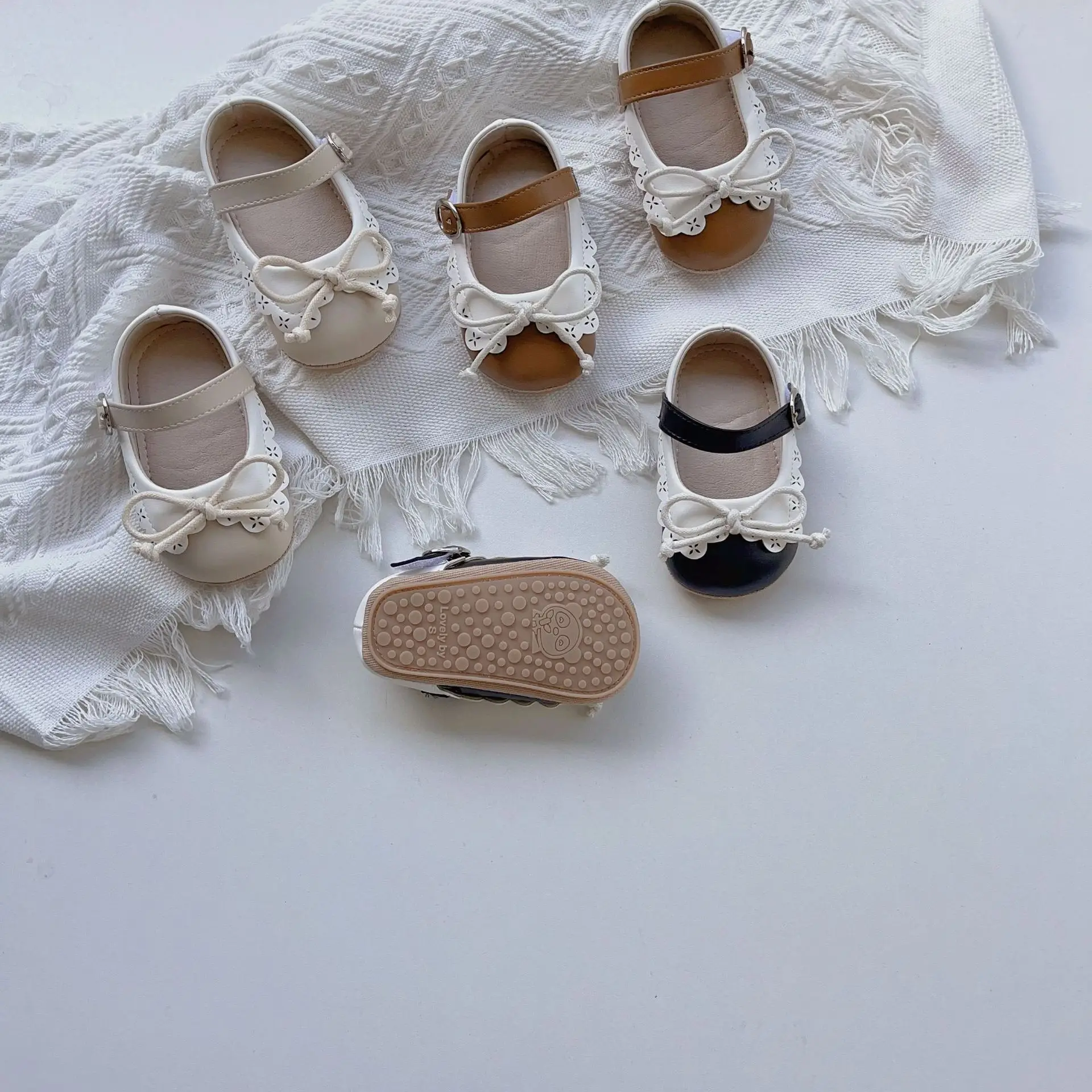Princess Bow Baby Shoes Brown White 0-2Yrs — feature 2