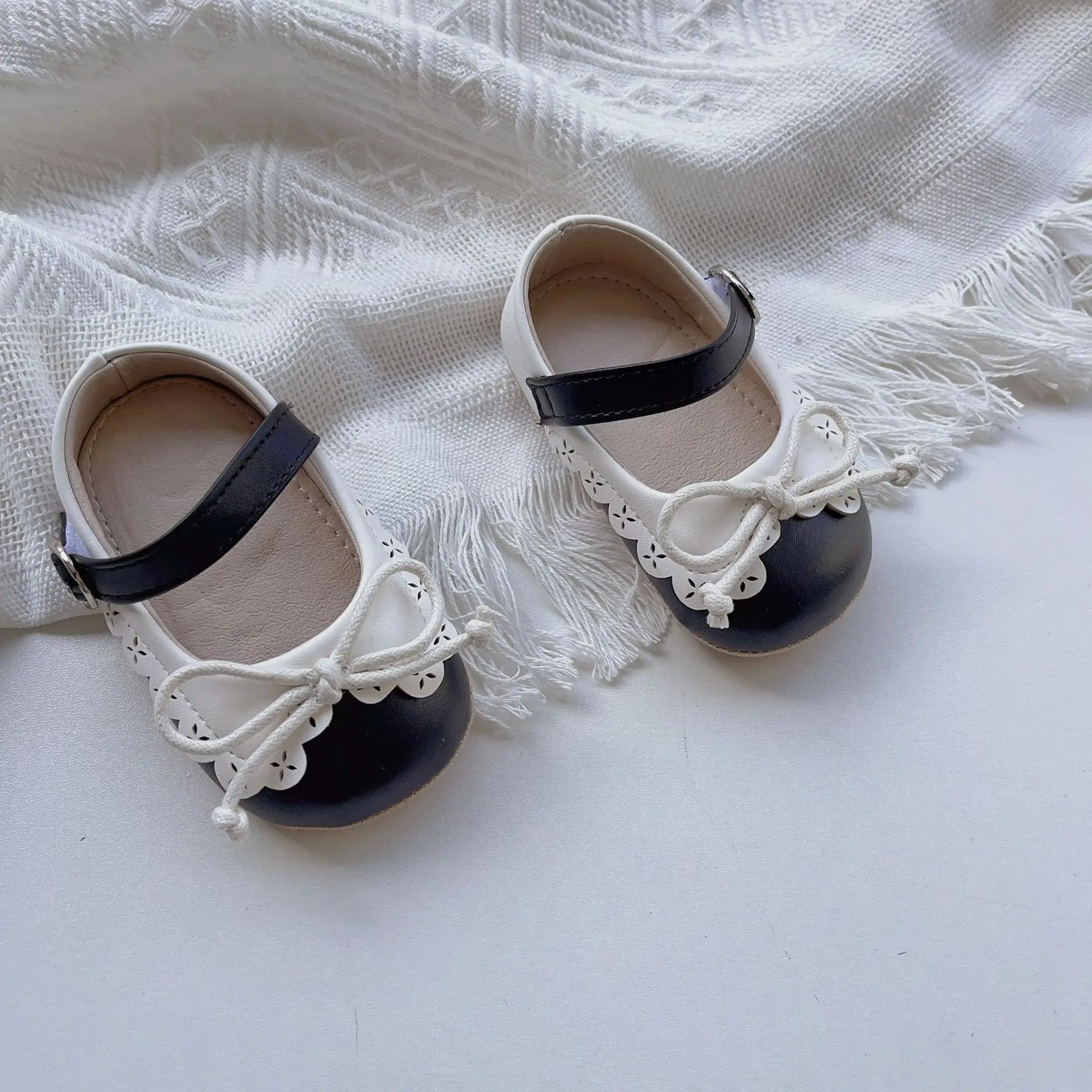 Princess Bow Baby Shoes Brown White 0-2Yrs — feature 5
