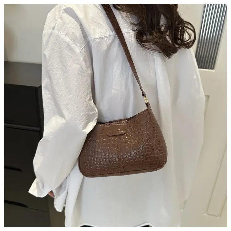 Red Croc Leather Chain Shoulder Bag for Women — feature 26