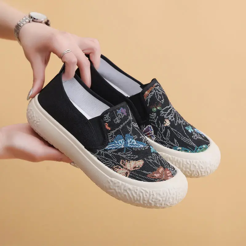 2026 Spring and Autumn New Style Old Beijing Cloth Shoes Fashionable Versatile Mom's Fisherman Shoes Casual Breathable Slip-On Soft Sole Shoes