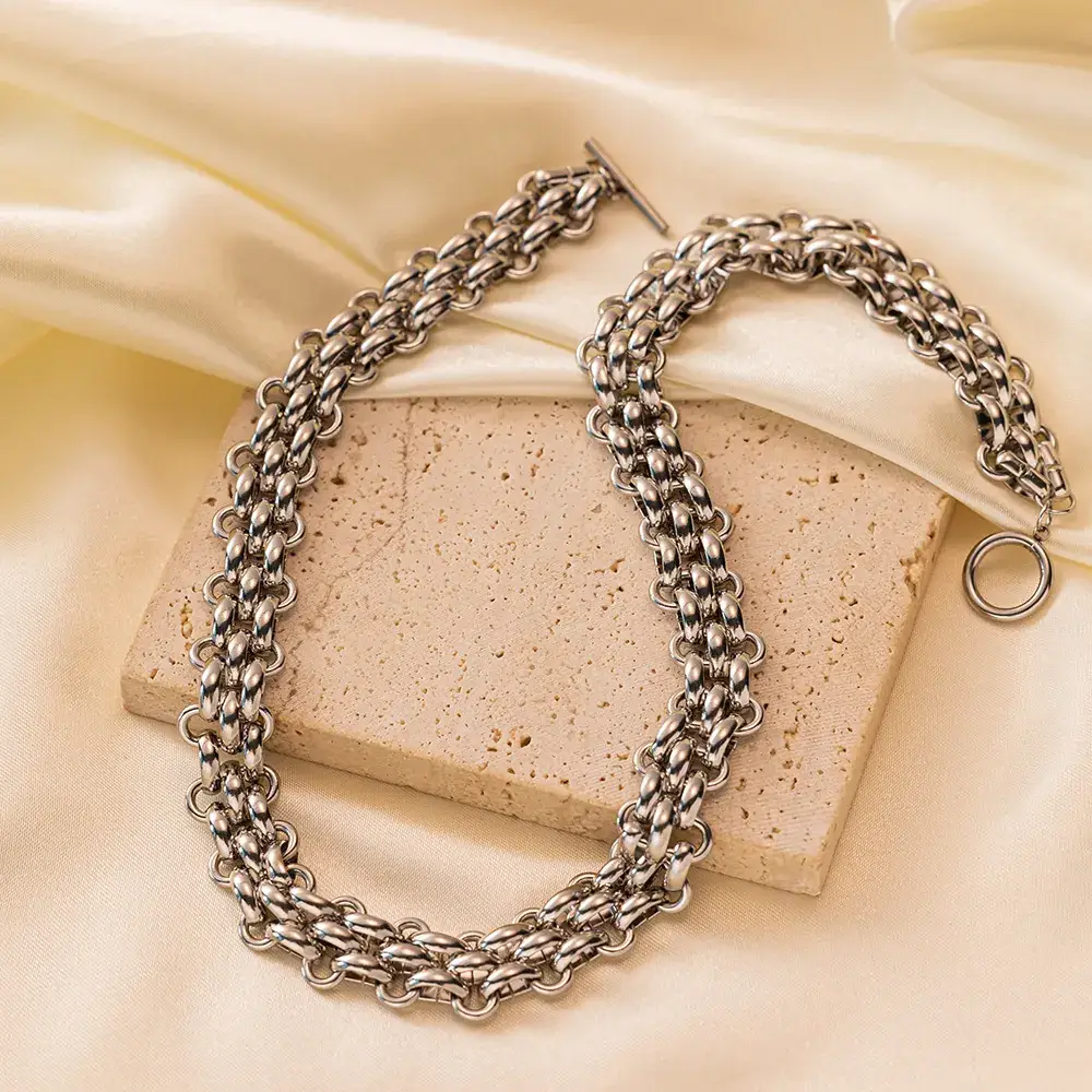 Titanium Steel Exaggerated Buckle Bracelet Necklace — feature 2