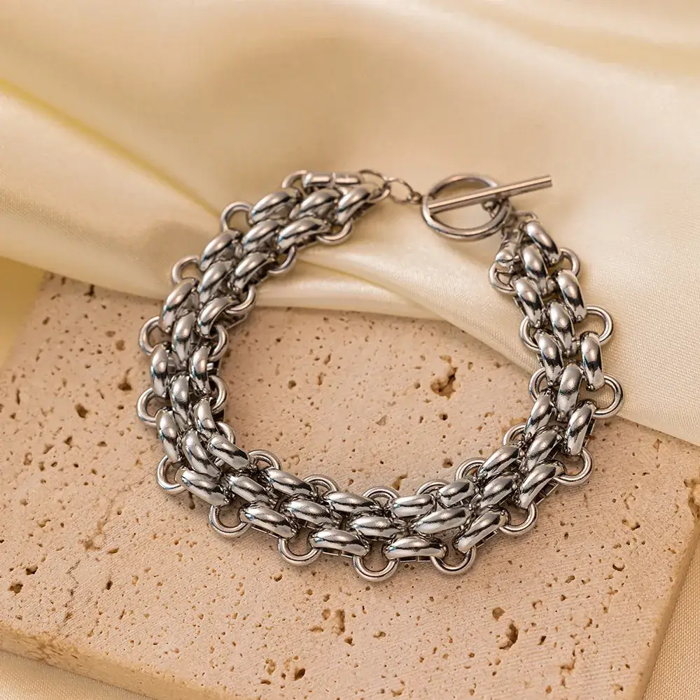 Titanium Steel Exaggerated Buckle Bracelet Necklace — feature 3