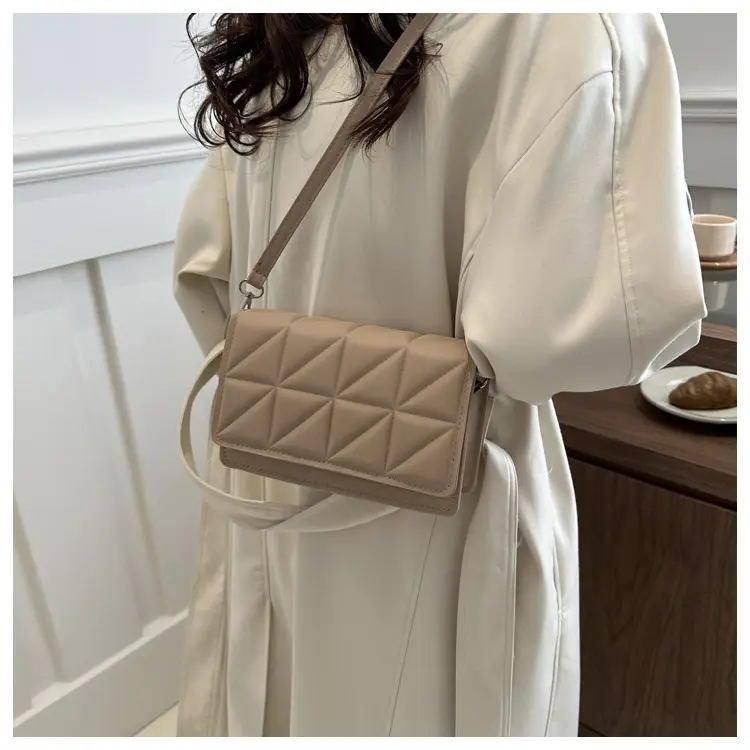 Black Quilted Shoulder Messenger Bag for Women 2024 — feature 11