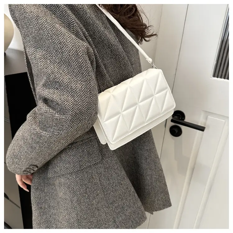 Black Quilted Shoulder Messenger Bag for Women 2024 — feature 17