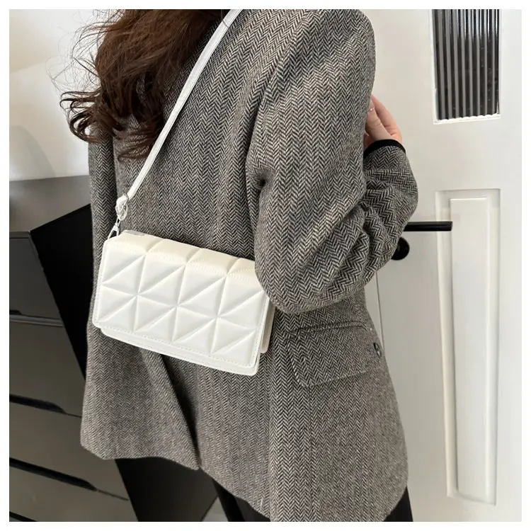 Black Quilted Shoulder Messenger Bag for Women 2024 — feature 18