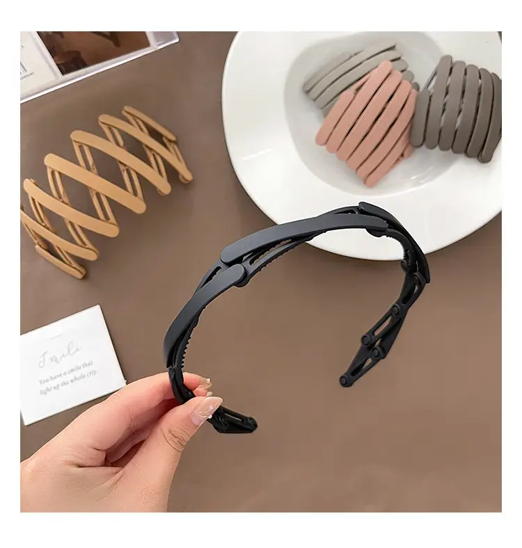 Travel Retractable Headband for Women Face Wash Toothed Hairpin — feature 2