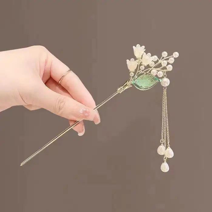 Antique Green Gemstone Tassel Hairpin 18kg - Image 2