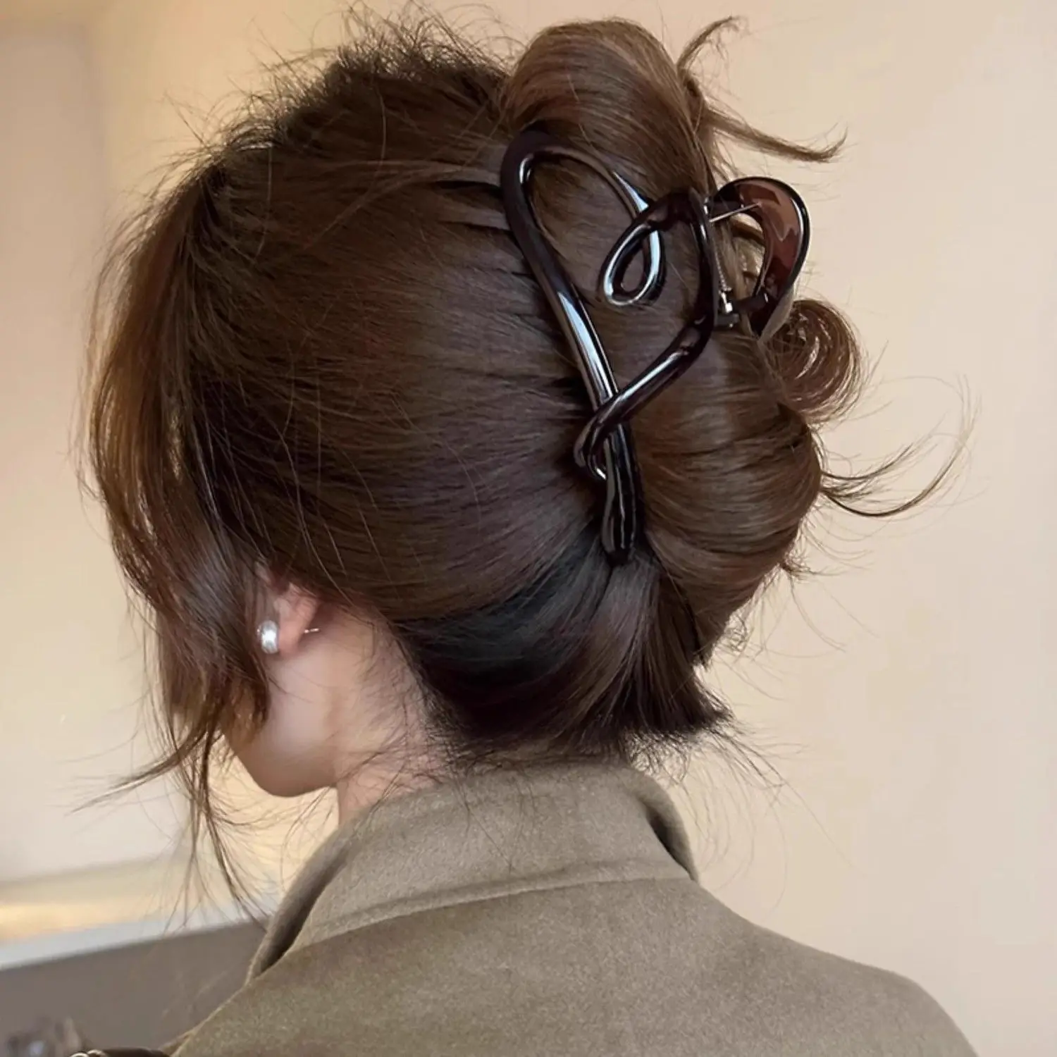Women's Back-Of-Head Hair Clip with Heart Design