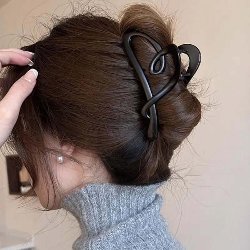 Women's Back-Of-Head Hair Clip with Heart Design