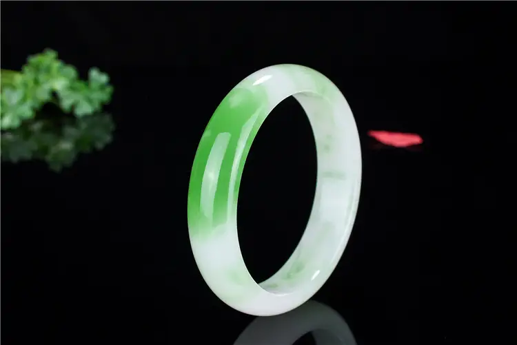 Green Jade Flat Bracelet for Women — feature 2
