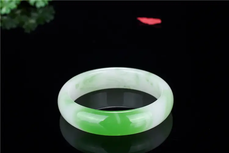 Green Jade Flat Bracelet for Women — feature 4