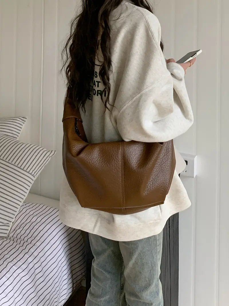 Korean Style Black Leather Shoulder Bag with Pleated Design - Image 6
