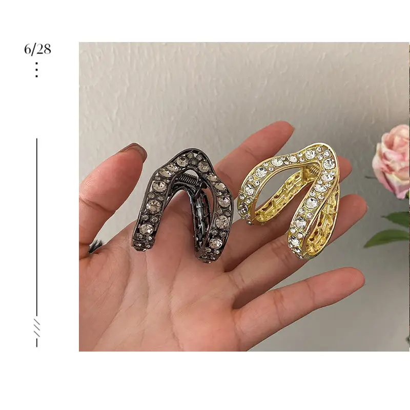 Black V-Shape Medium Hairpin Clip for Women — feature 33