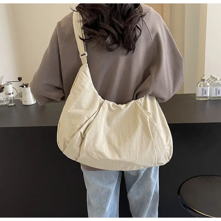 Japanese Style Pleated Messenger Bag Women Large Capacity Solid Color Cloth Bag — feature 32