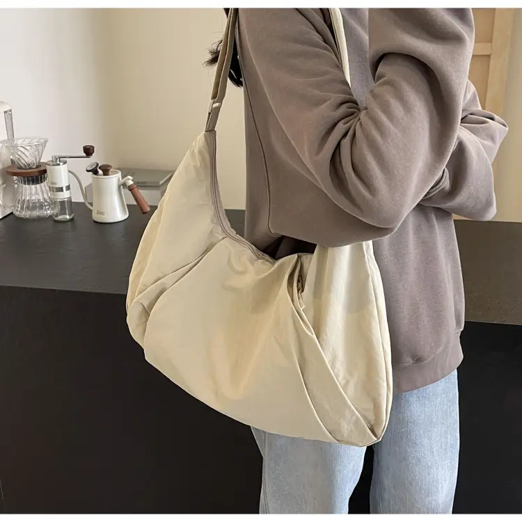 Japanese Style Pleated Messenger Bag Women Large Capacity Solid Color Cloth Bag — feature 33