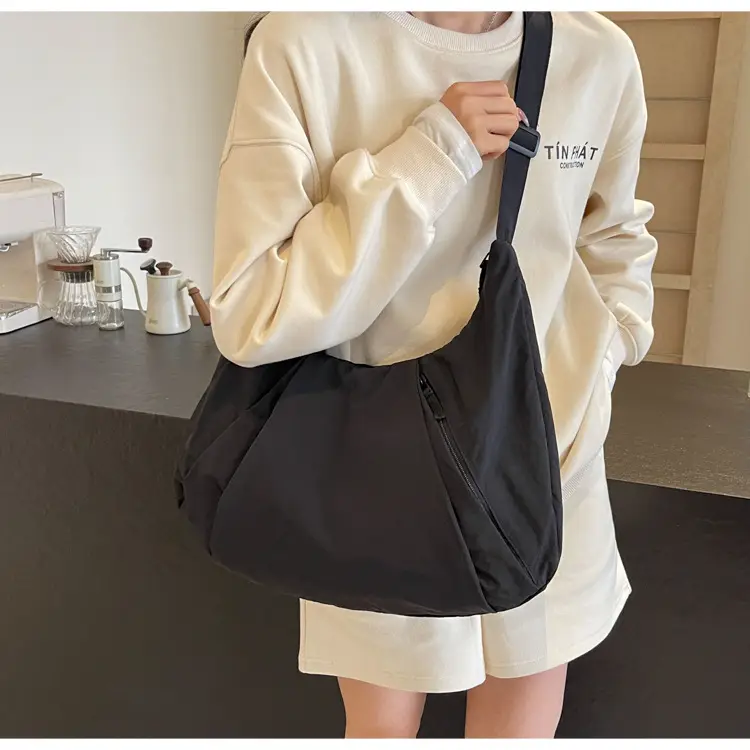 Japanese Style Pleated Messenger Bag Women Large Capacity Solid Color Cloth Bag — feature 35