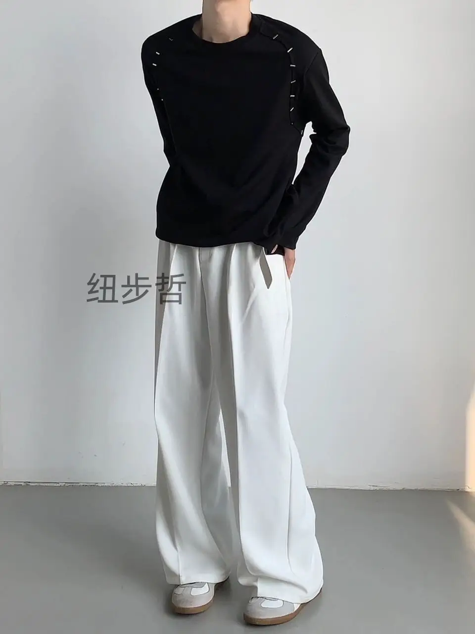 Men Women Black Long Sleeve T-Shirt with Zip Pockets — feature 12